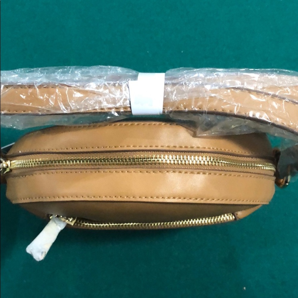 Circle Crossbody - Picture 3 of 4